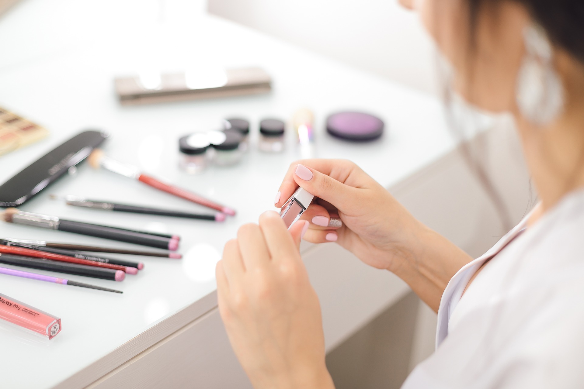 https://www.gessicaventuri.cloud/wp-content/uploads/2024/04/lipstick-4743984_1920.jpg
